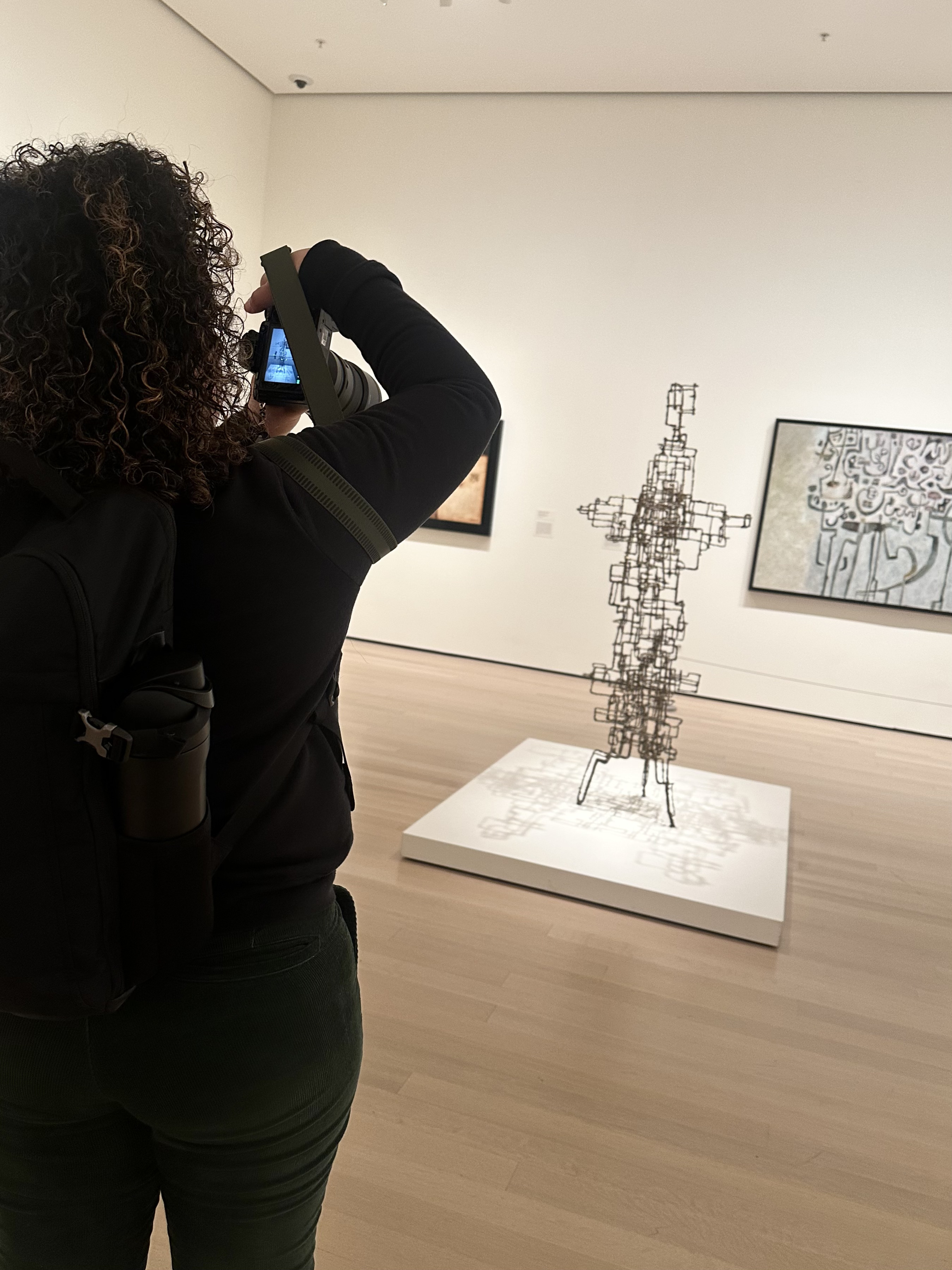 Xiomara in a museum photographing a sculpture